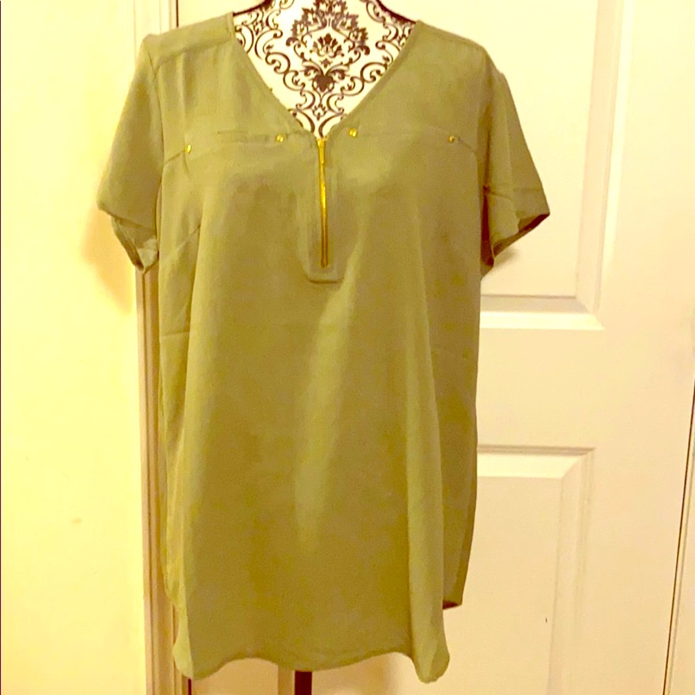 NWT olive green zipped short sleeves blouse sz 2X - Picture 3 of 3